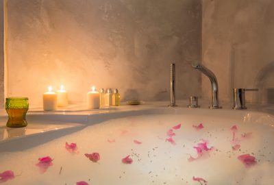 Bath decorated with rose petals in Monaco massage parlour
