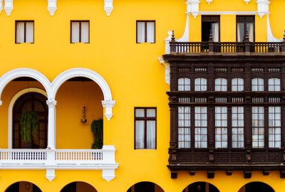 Bright yellow facade and balconies of the Palacio Municipal de Lima