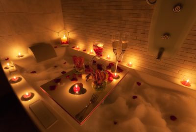Jacuzzi with candle lights in romantic setting at Utrecht massage salon